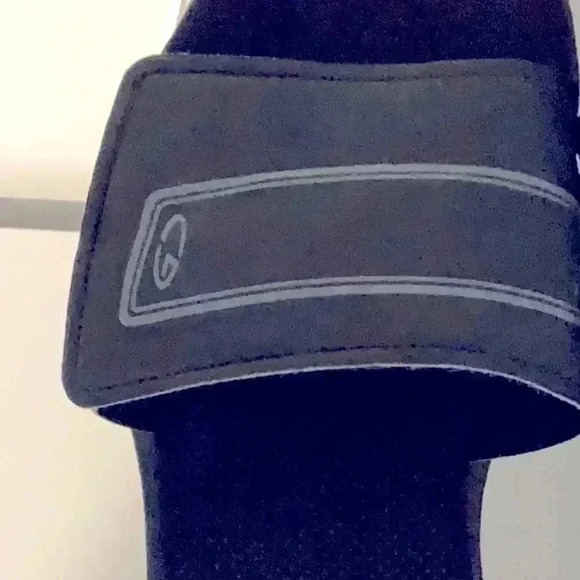 NWOT Champion Geofoam 3 Beach Sandals in Size 9 - Picture 3 of 3